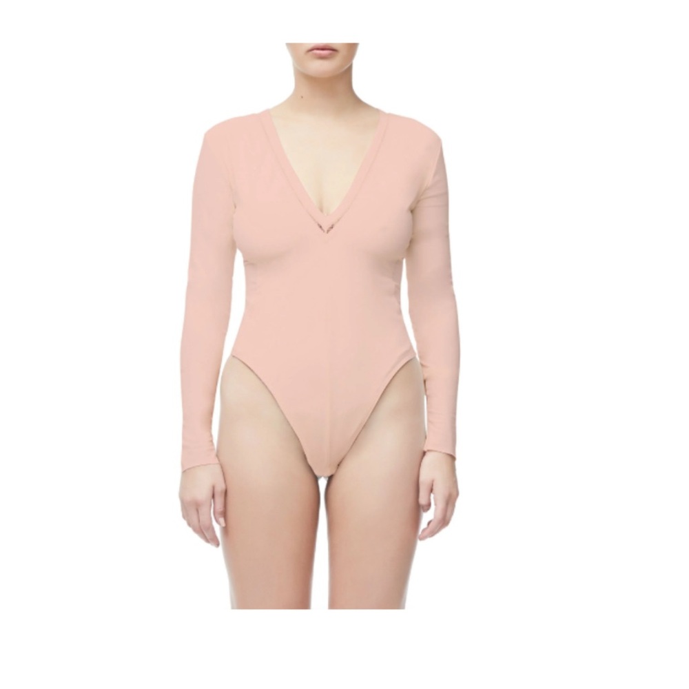 Women's V-Neck Long Sleeve Bodysuit - Blush colored